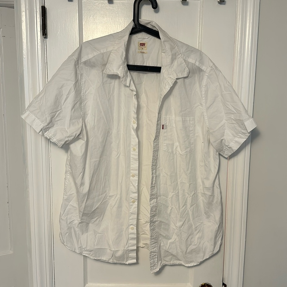 Levi’s short sleeve button up ￼
